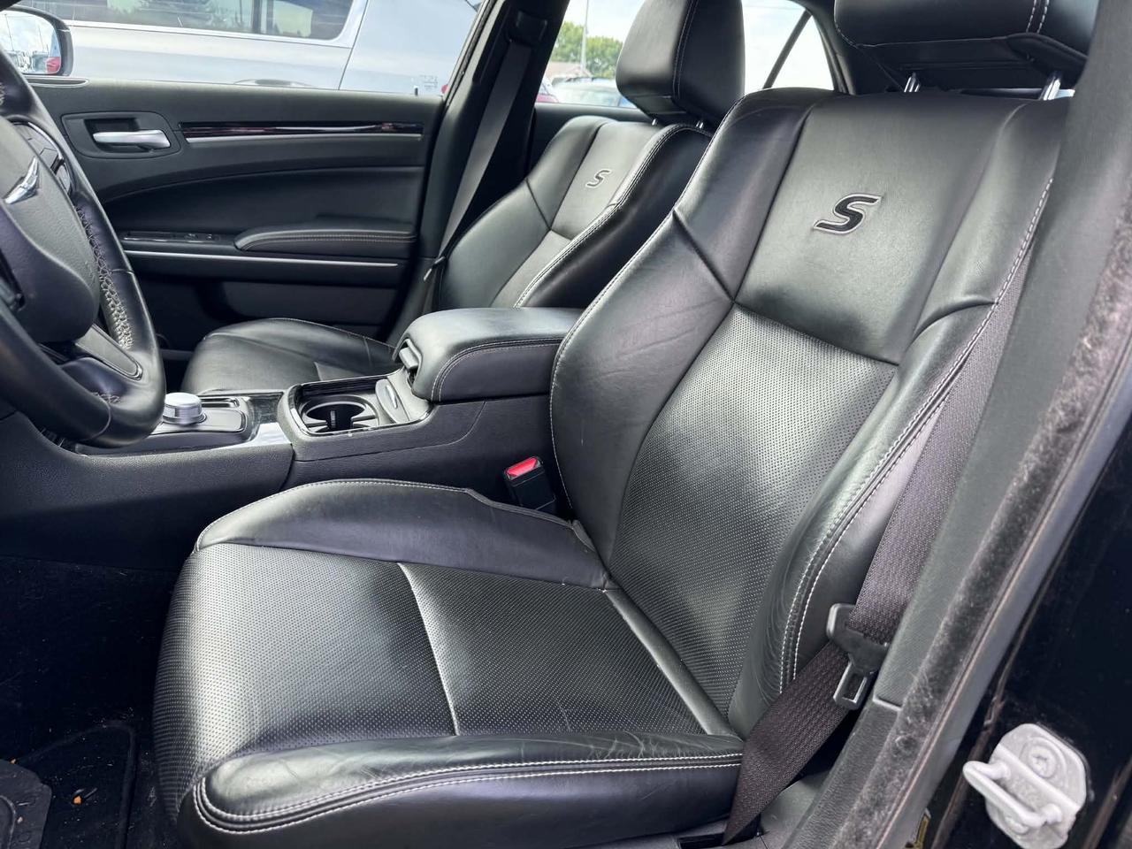 2021 Chrysler 300 300S Photo5