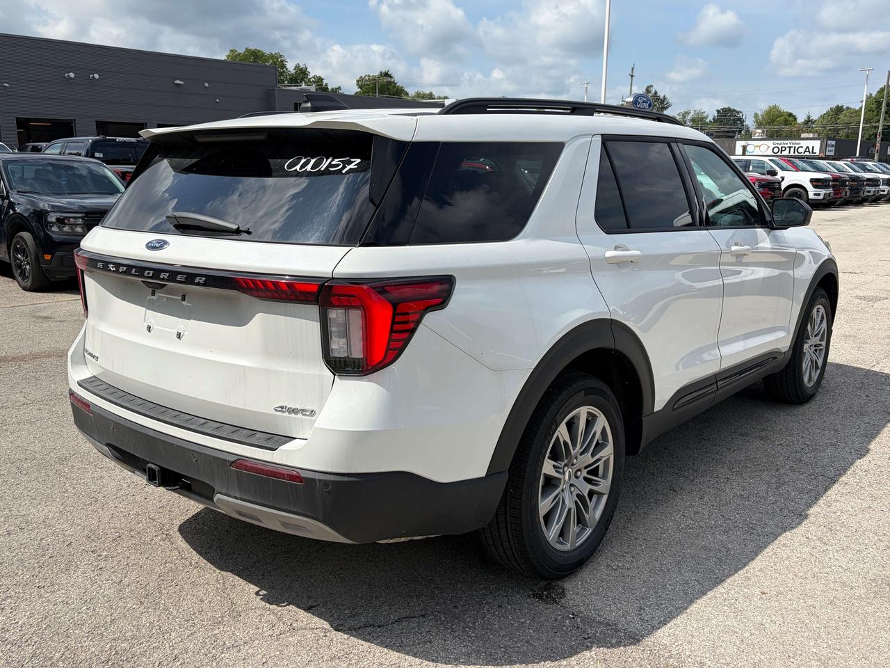 2026 Ford Explorer Active w/200A Pkg 4WD Photo4