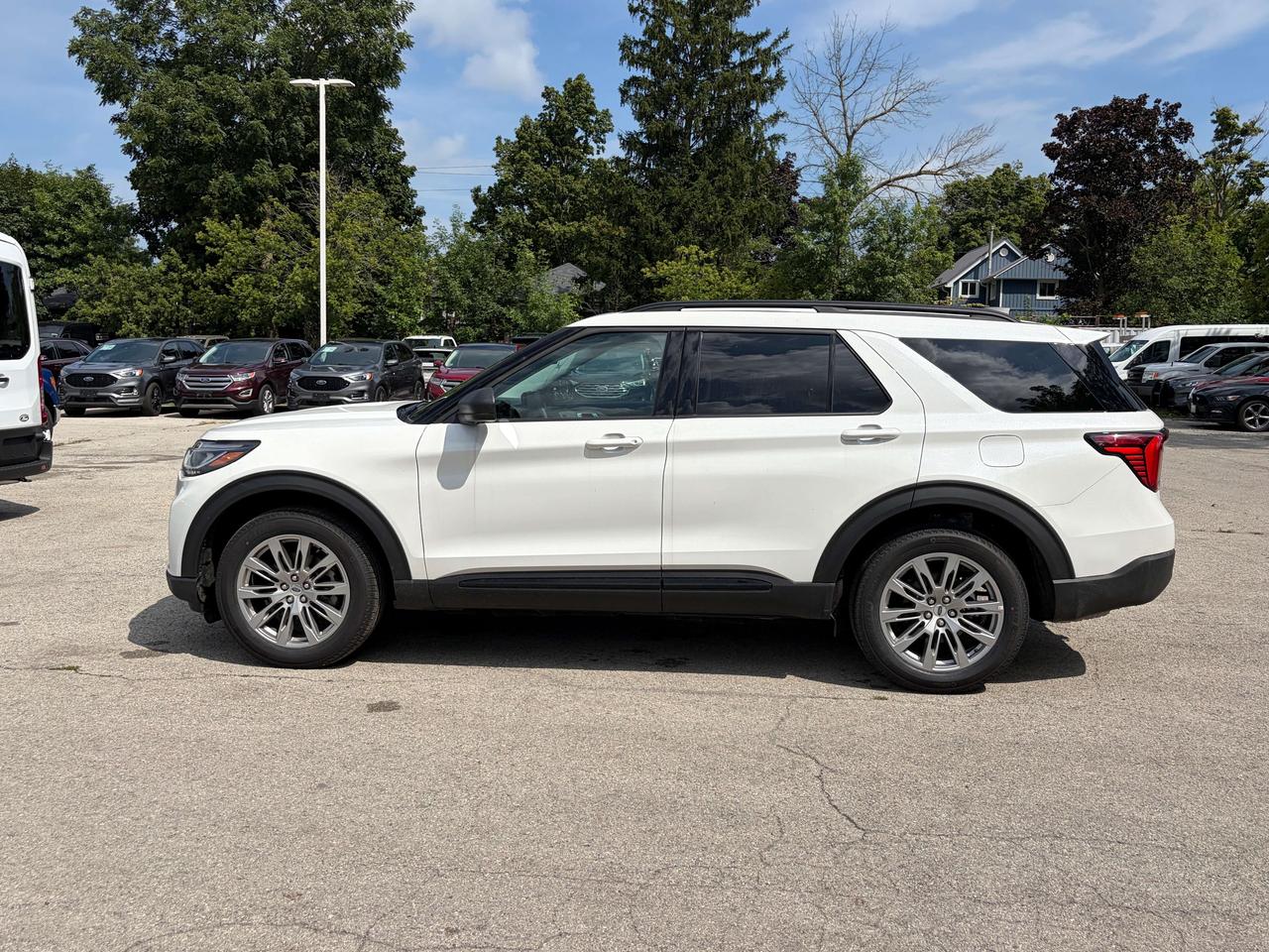 2026 Ford Explorer Active w/200A Pkg 4WD Photo1