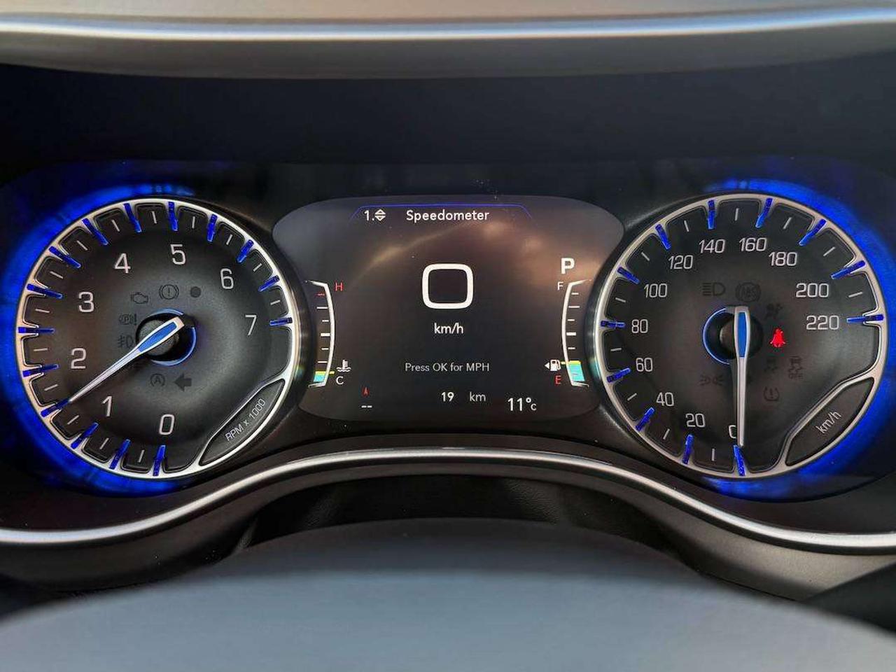 2027 Chrysler Pacifica Limited Photo