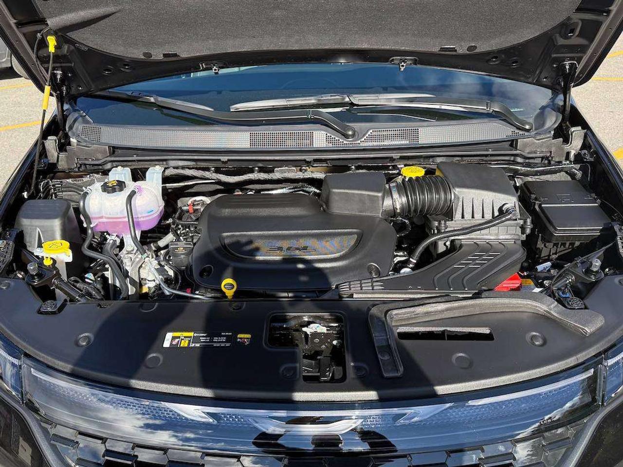 2027 Chrysler Pacifica Limited Photo