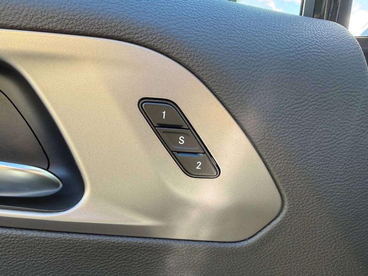 2027 Chrysler Pacifica Limited Photo