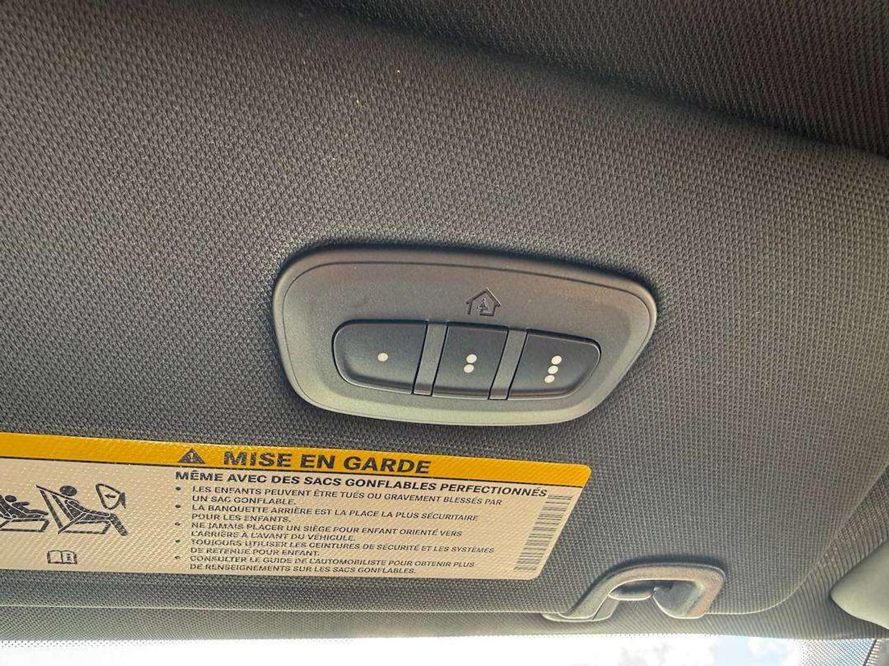 2027 Chrysler Pacifica Limited Photo