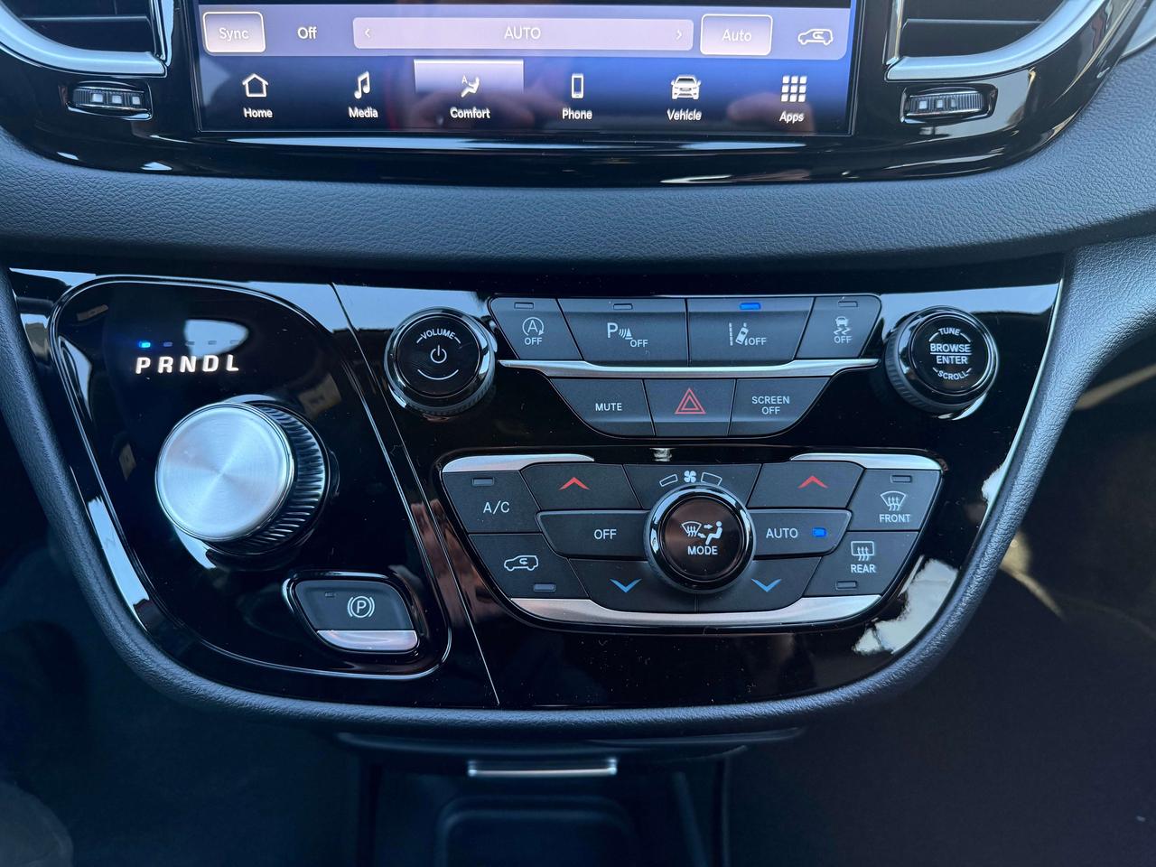 2027 Dodge Grand Caravan SXT Photo