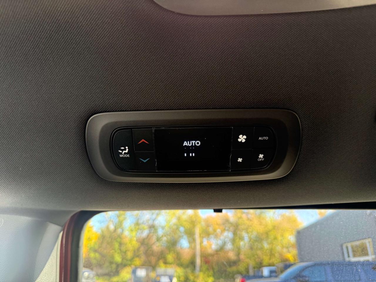 2027 Dodge Grand Caravan SXT Photo