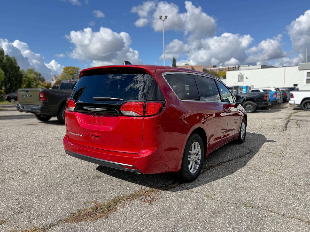 2027 Dodge Grand Caravan SXT 2WD Photo4