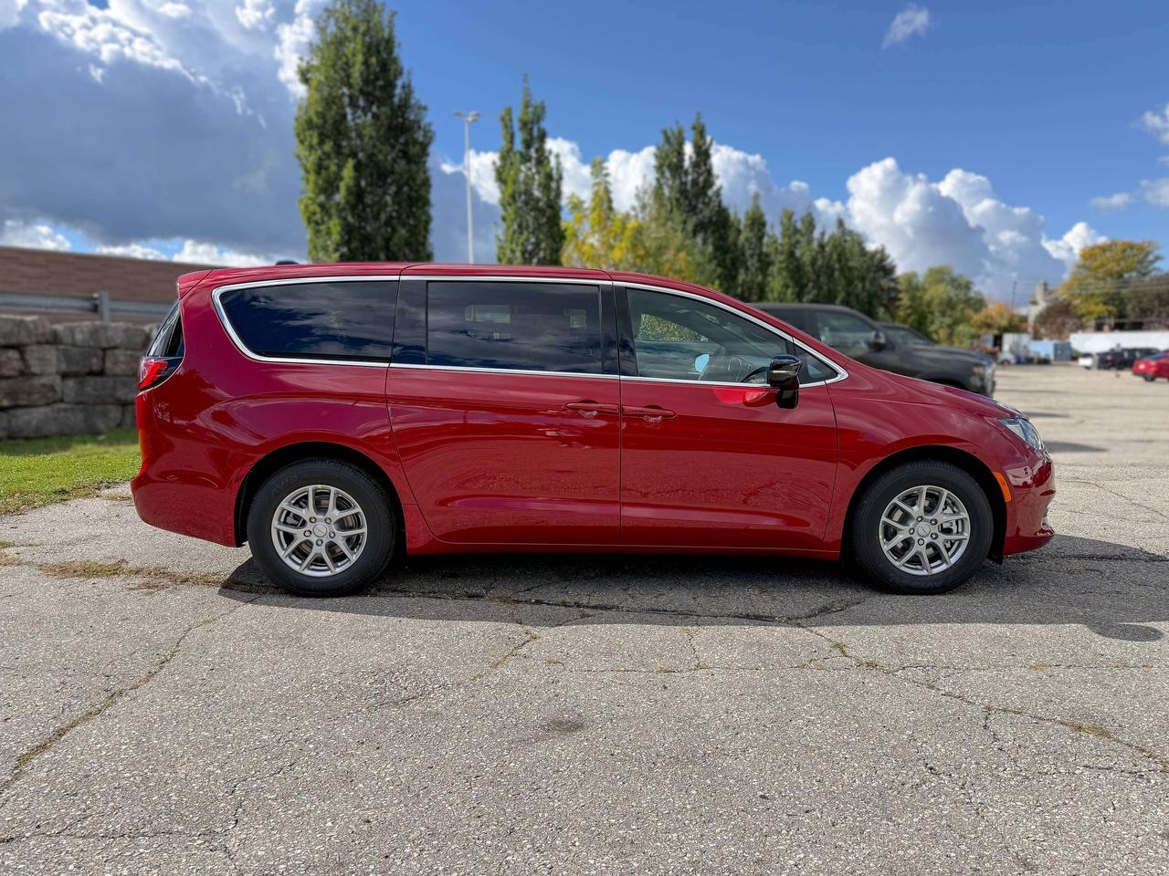 2027 Dodge Grand Caravan SXT 2WD Photo