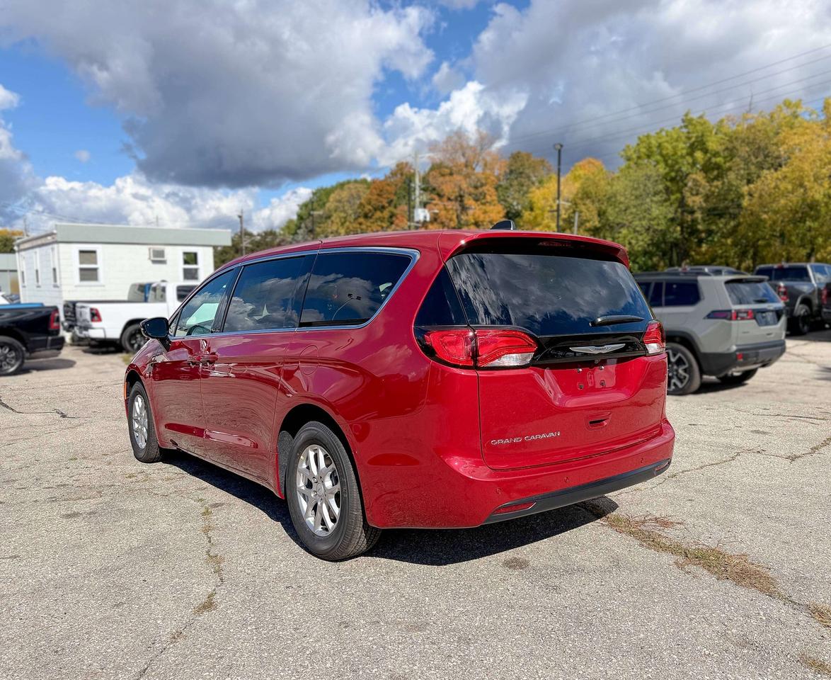 2027 Dodge Grand Caravan SXT 2WD Photo