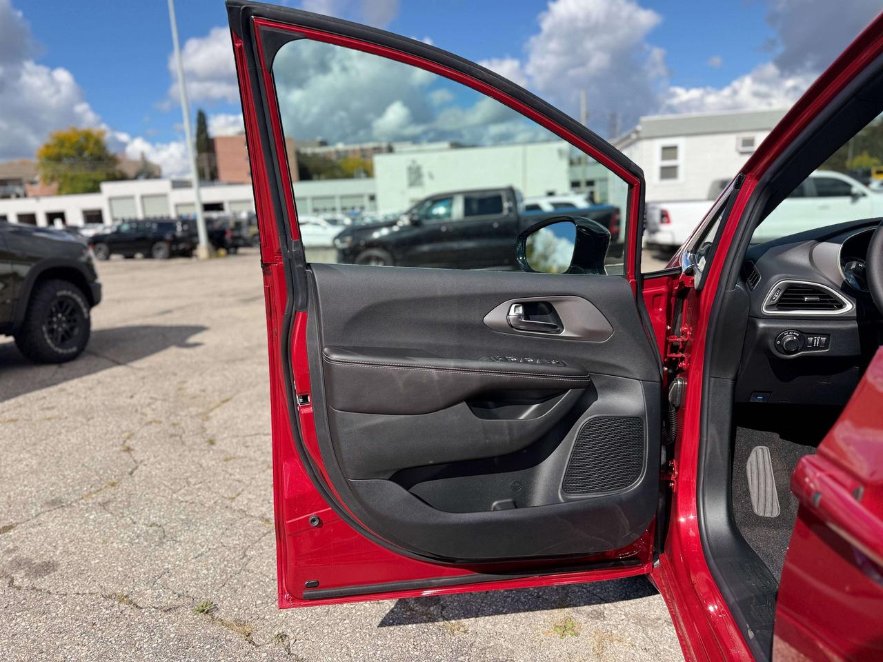 2027 Dodge Grand Caravan SXT 2WD Photo