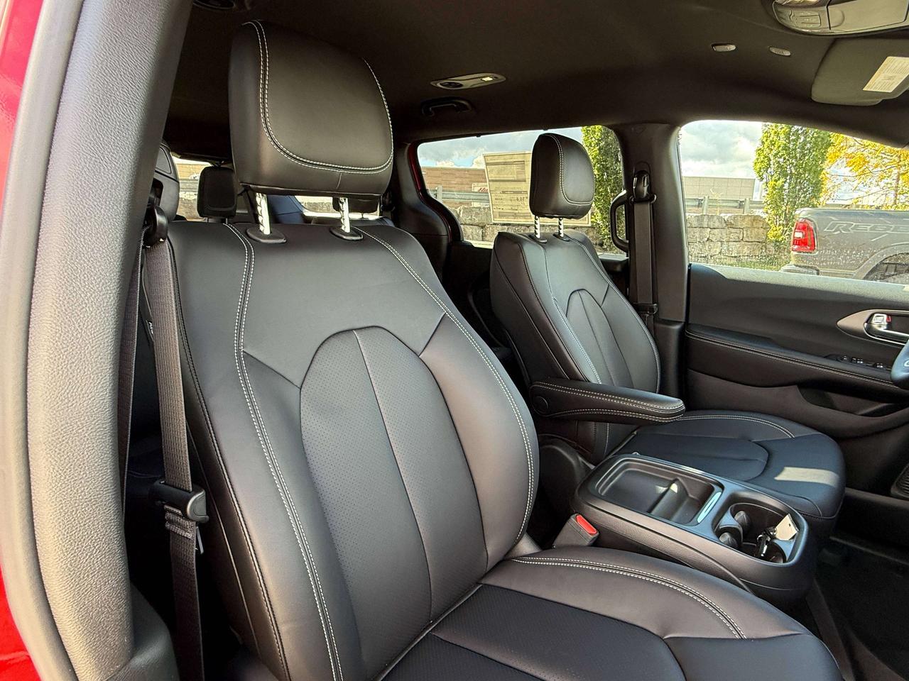 2027 Dodge Grand Caravan SXT 2WD Photo
