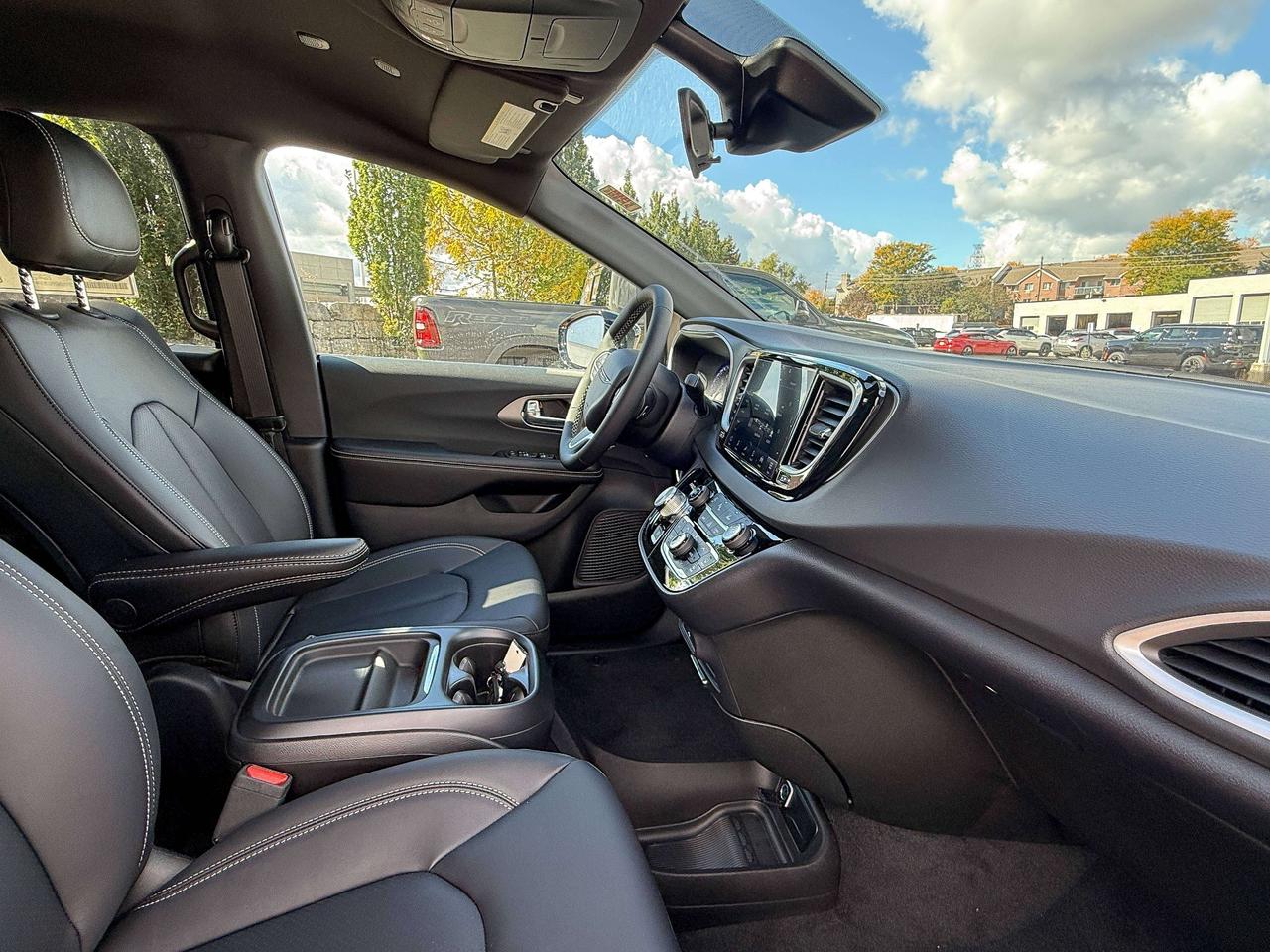 2027 Dodge Grand Caravan SXT 2WD Photo