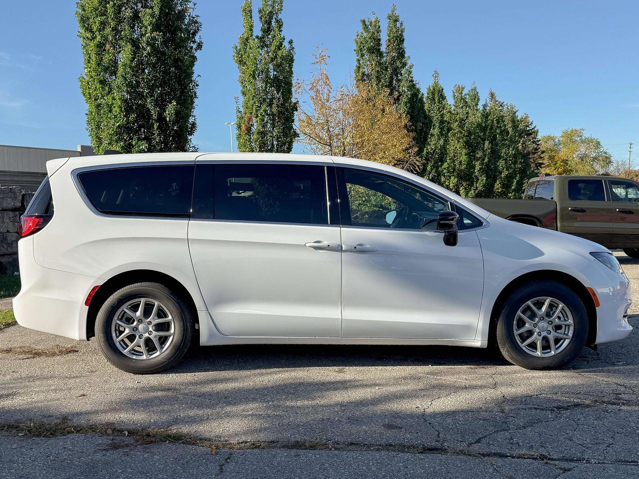 2027 Dodge Grand Caravan SXT 2WD Photo