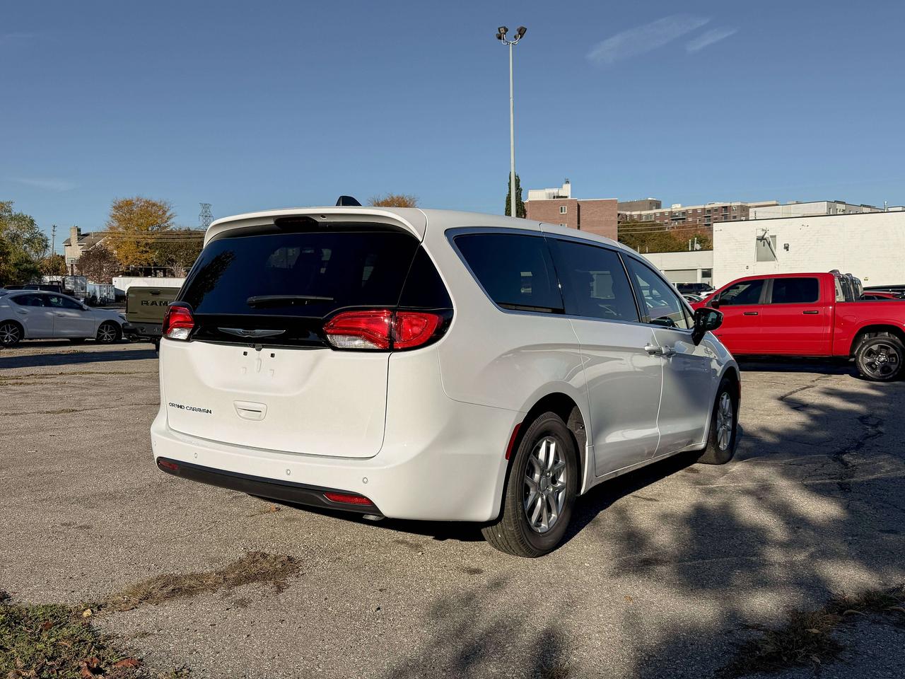 2027 Dodge Grand Caravan SXT 2WD Photo4