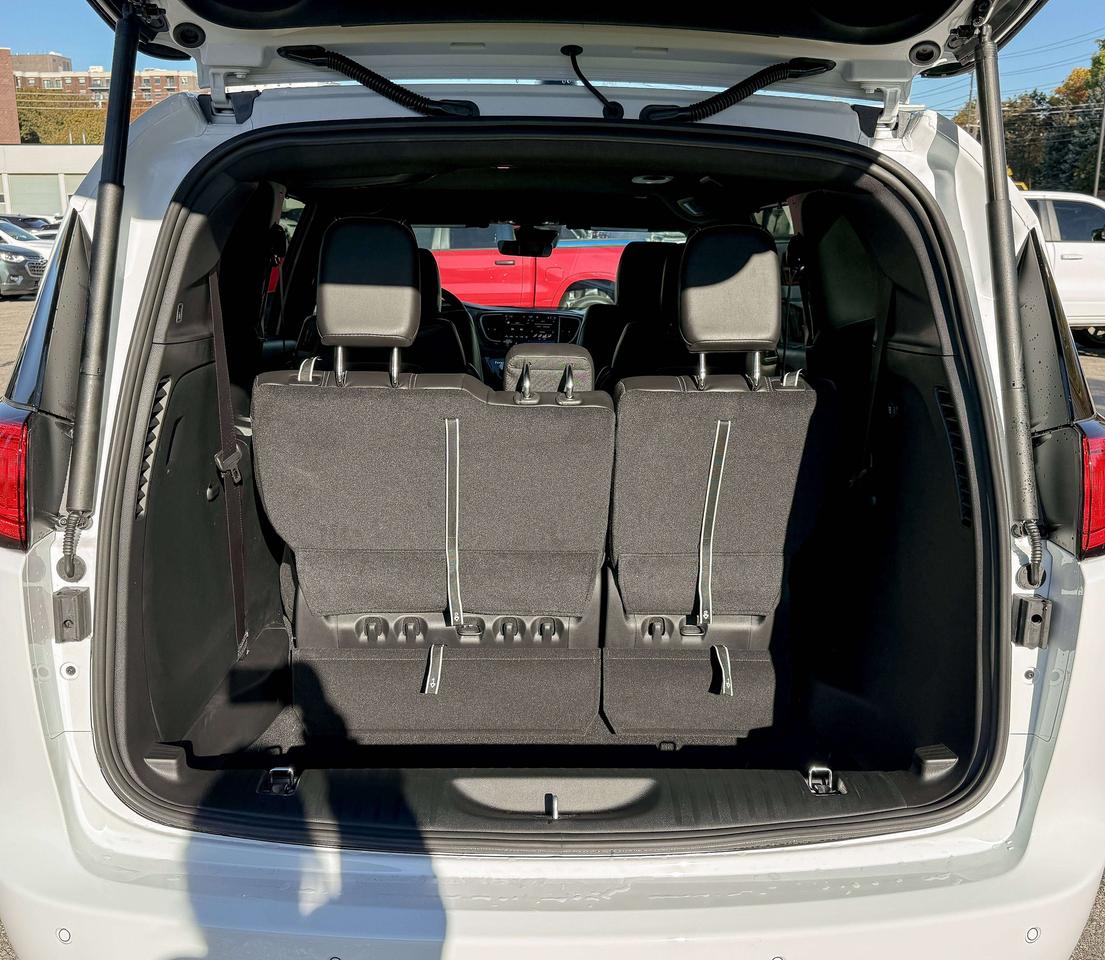 2027 Dodge Grand Caravan SXT 2WD Photo