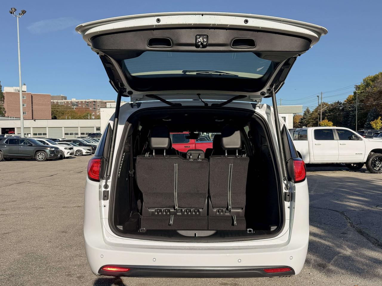 2027 Dodge Grand Caravan SXT 2WD Photo
