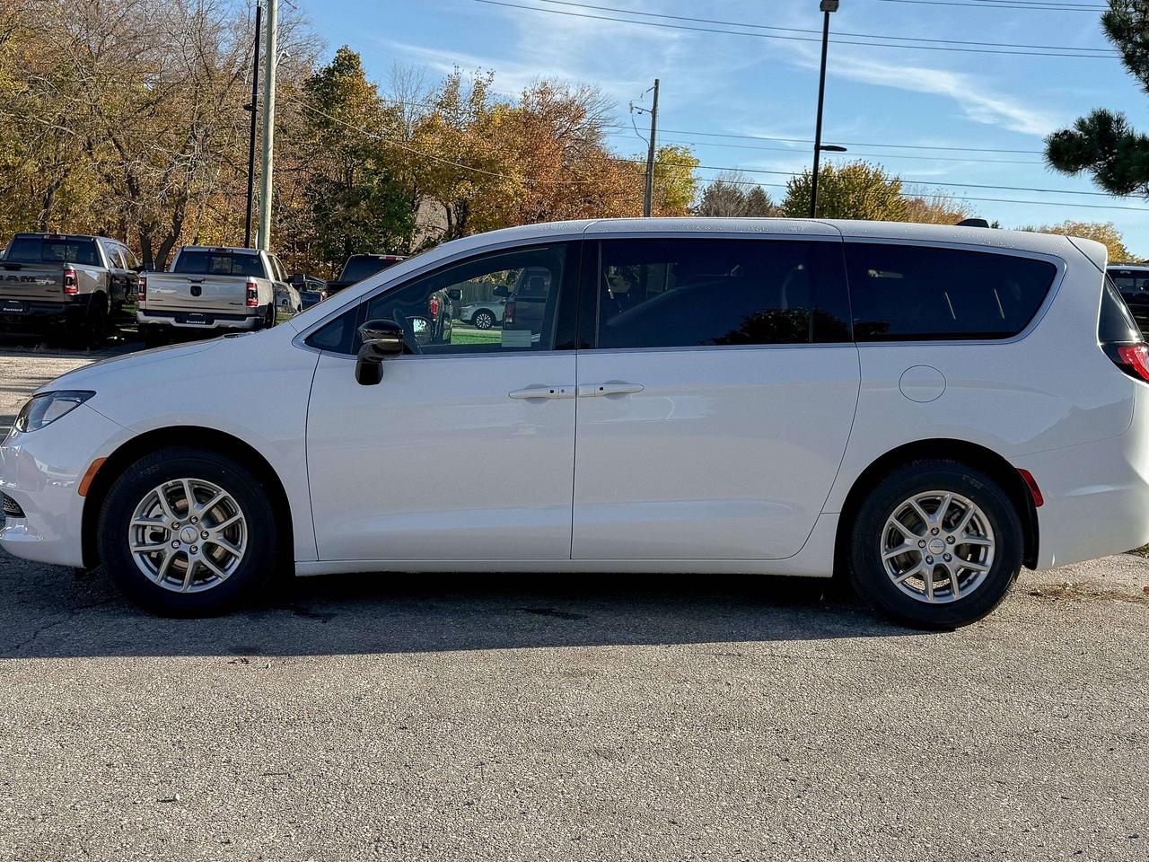 2027 Dodge Grand Caravan SXT 2WD Photo