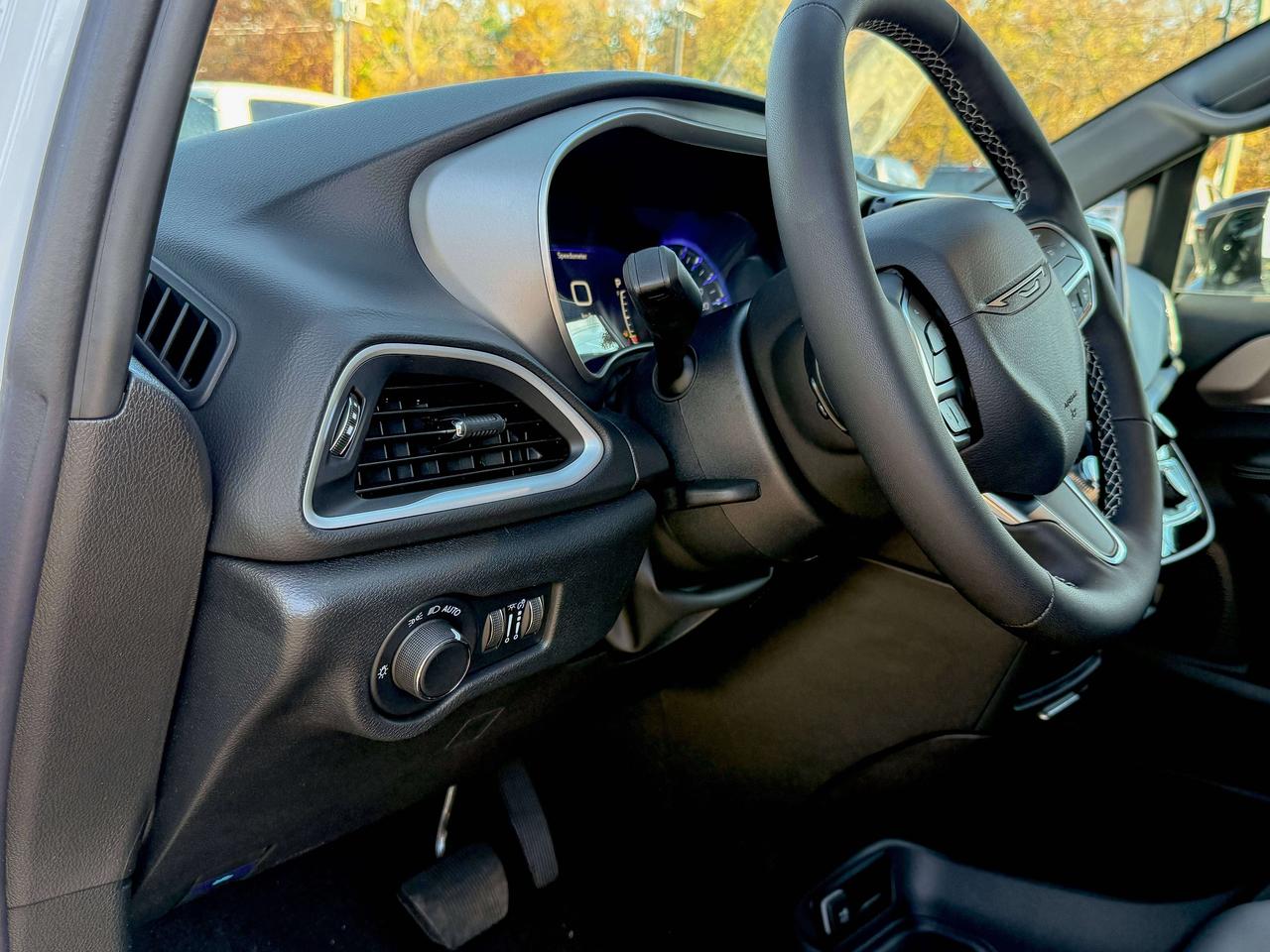 2027 Dodge Grand Caravan SXT 2WD Photo