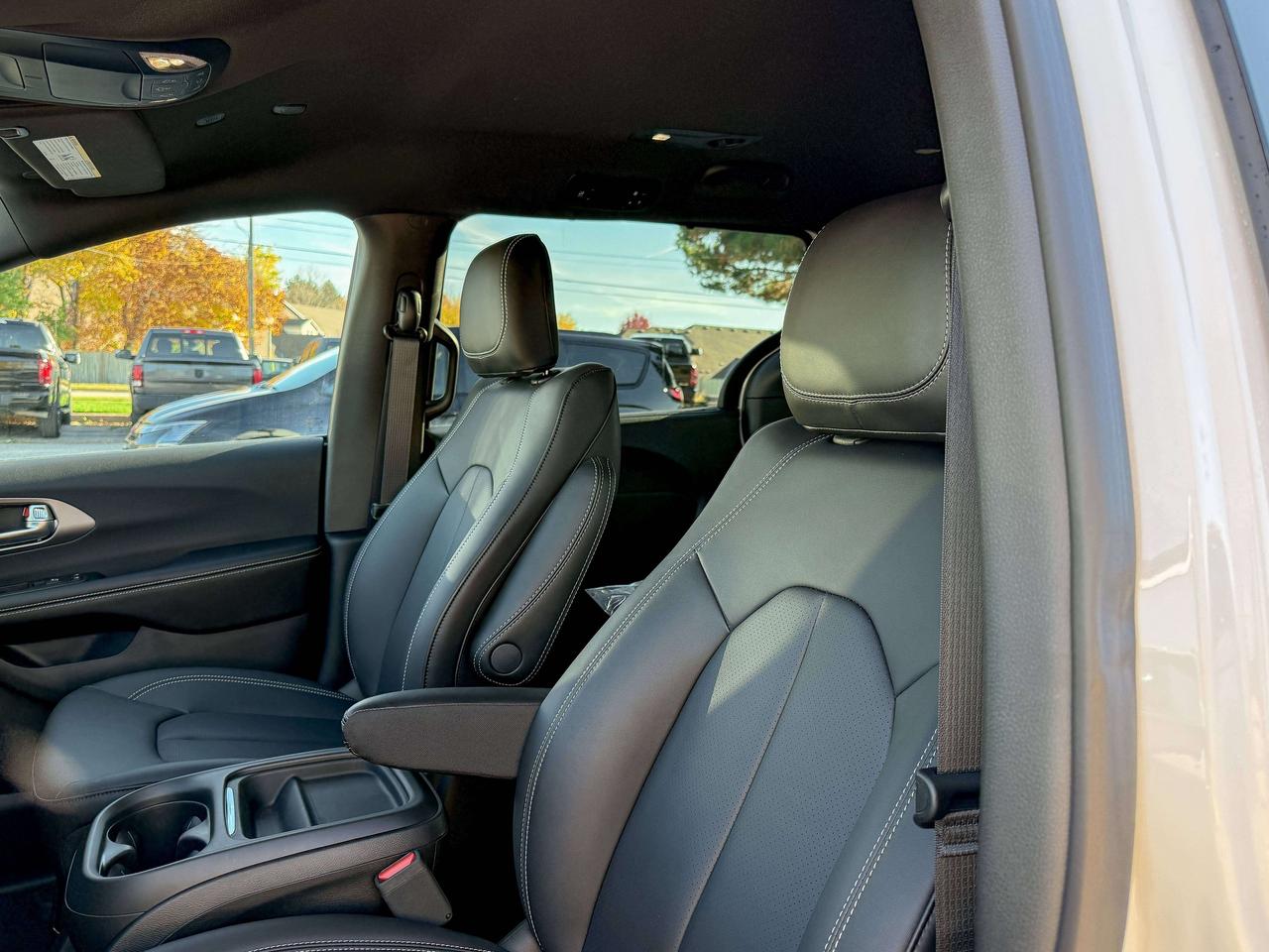 2027 Dodge Grand Caravan SXT 2WD Photo