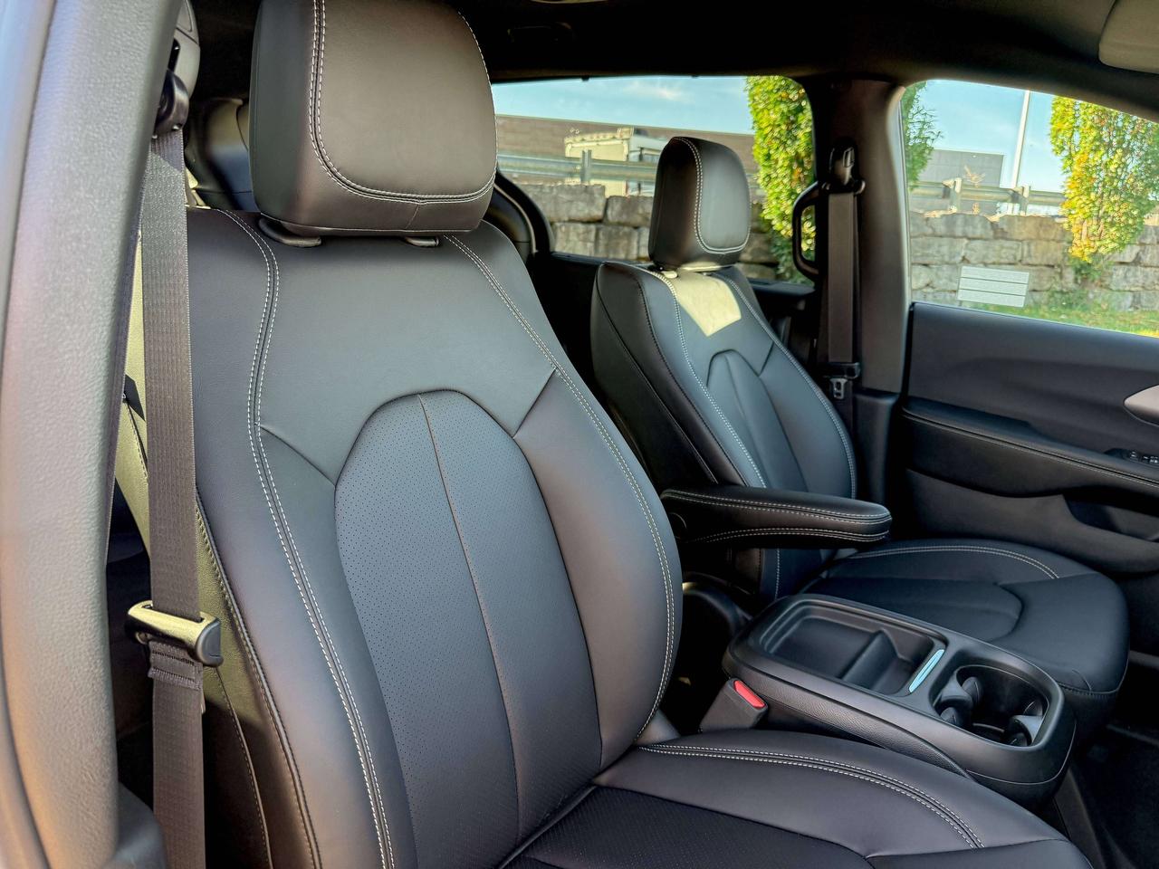 2027 Dodge Grand Caravan SXT 2WD Photo