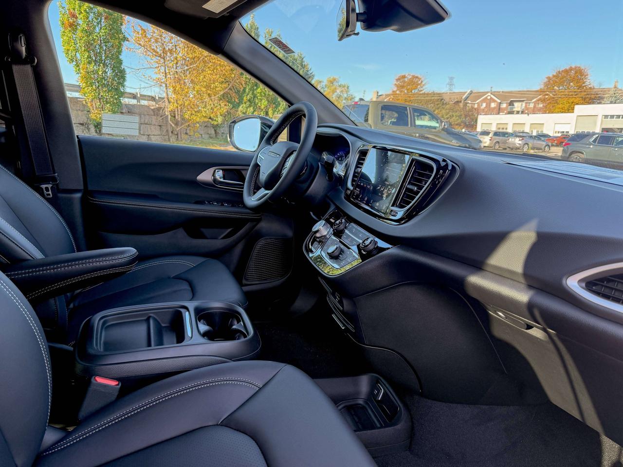 2027 Dodge Grand Caravan SXT 2WD Photo