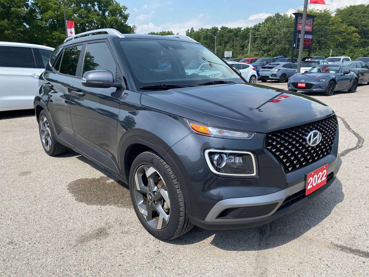 2022 Hyundai Venue ULTIMATE, CLEAN CARFAX, LOCAL TRADE, GREAT MILEAGE - Photo #2