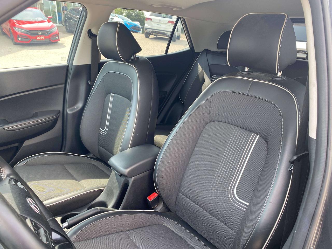 2022 Hyundai Venue ULTIMATE, CLEAN CARFAX, LOCAL TRADE, GREAT MILEAGE - Photo #16