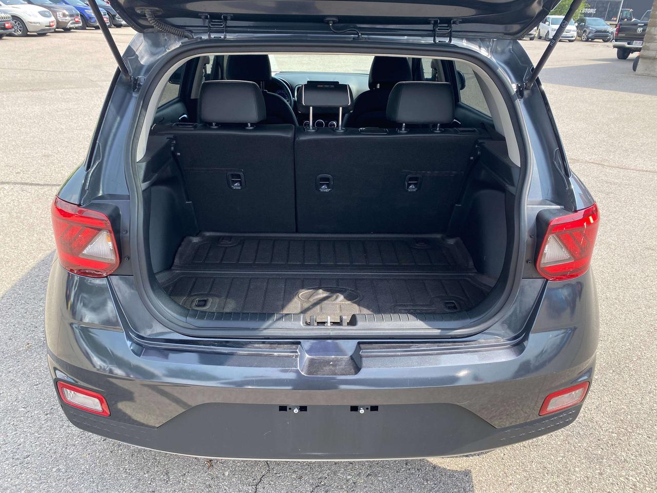 2022 Hyundai Venue ULTIMATE, CLEAN CARFAX, LOCAL TRADE, GREAT MILEAGE Photo