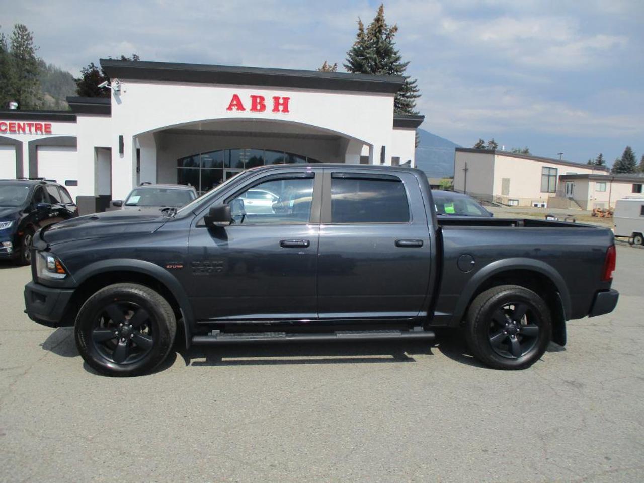 2019 RAM 1500 Classic WARLOCK CREW 4X4 - Photo #3