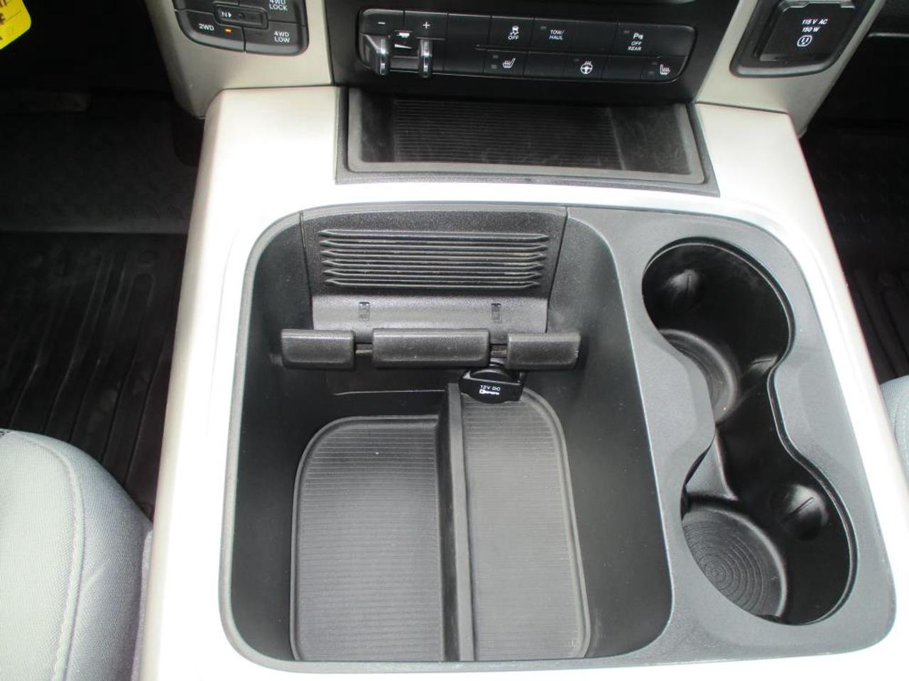 2019 RAM 1500 Classic WARLOCK CREW 4X4 Photo