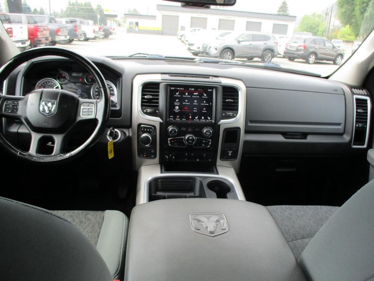 2019 RAM 1500 Classic WARLOCK CREW 4X4 - Photo #19