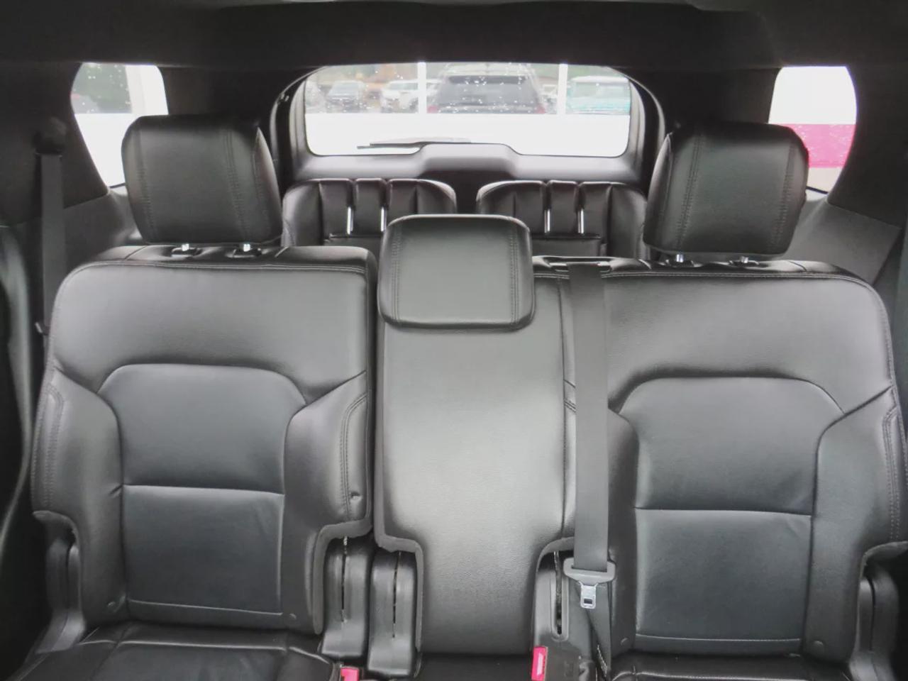 2018 Ford Explorer XLT | 4WD | Automatic | Alloy Wheels | Twin-Panel Moonroof | Power Liftgate | Dual-Zone Climate Control | Touchscreen | Navigation | Bluetooth | Back-Up Camera | Rear Park Assist | Remote Start | Cruise Control | Leather-Wrapped Steering Wheel | Garage Do Photo