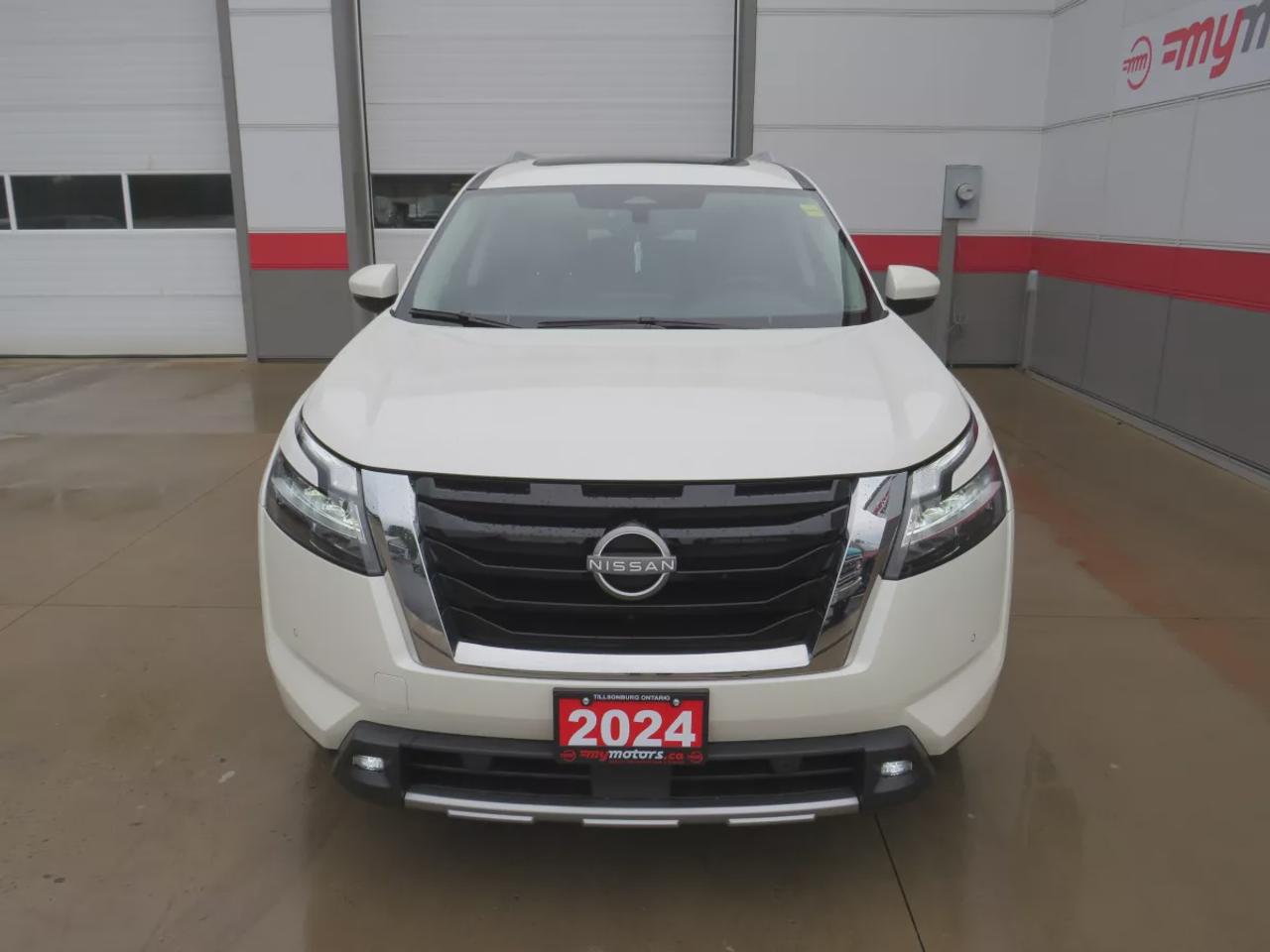 2024 Nissan Pathfinder SL | 4WD | 8 Passenger | Automatic | Alloy Wheels | Panoramic Moonroof | Leather Seats | Heated Front Seats | Heated Steering Wheel | Tri-Zone Climate Control | Touchscreen Display | Wireless Apple CarPlay & Android Auto | Wireless Charging | Bluetooth |  Photo5