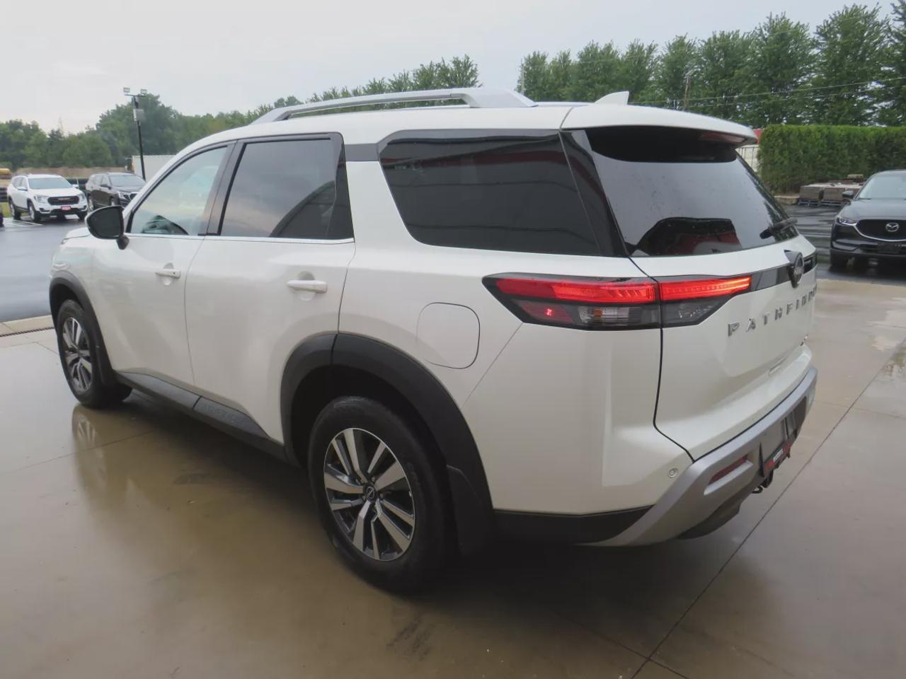 2024 Nissan Pathfinder SL | 4WD | 8 Passenger | Automatic | Alloy Wheels | Panoramic Moonroof | Leather Seats | Heated Front Seats | Heated Steering Wheel | Tri-Zone Climate Control | Touchscreen Display | Wireless Apple CarPlay & Android Auto | Wireless Charging | Bluetooth |  Photo2