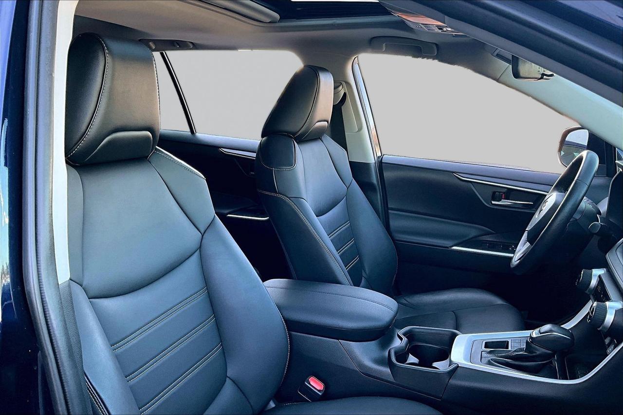 2021 Toyota RAV4 | Sunroof | Heated Seats | Heated Wheel Photo