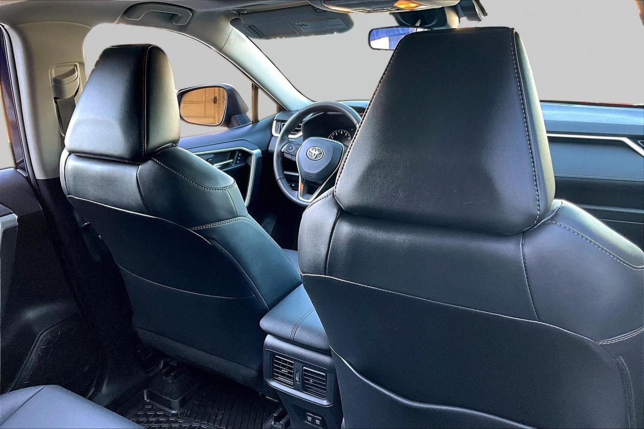 2021 Toyota RAV4 | Sunroof | Heated Seats | Heated Wheel Photo