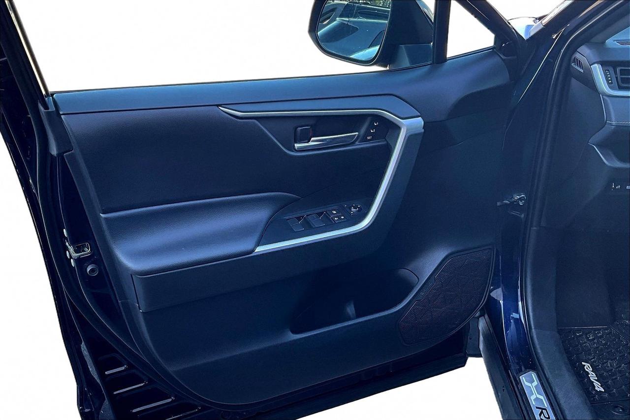 2021 Toyota RAV4 | Sunroof | Heated Seats | Heated Wheel Photo