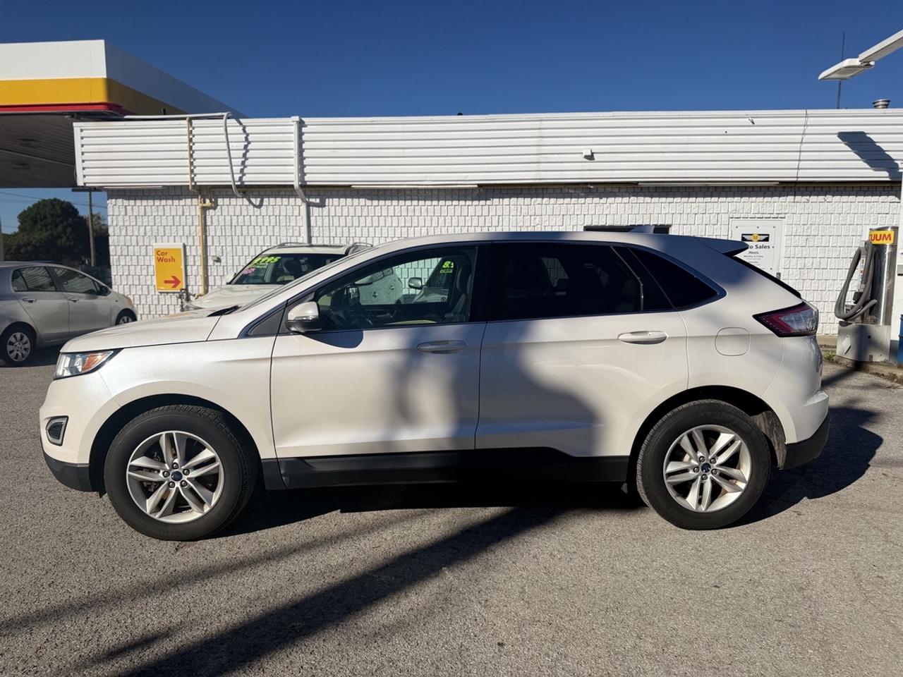 2015 Ford Edge SEL AWD - ONE OWNER - DEALER SERVICED! Photo