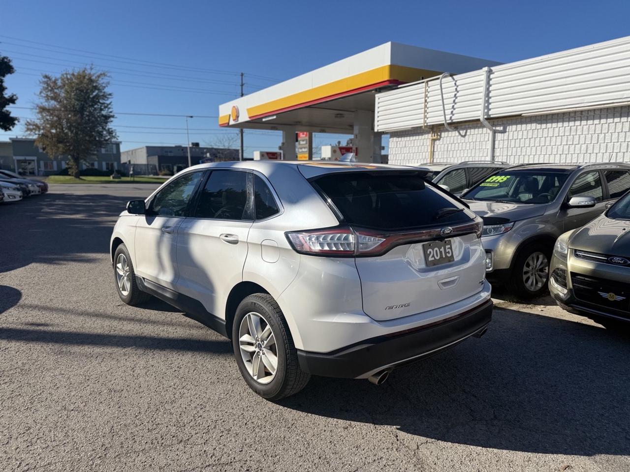 2015 Ford Edge SEL AWD - ONE OWNER - DEALER SERVICED! Photo