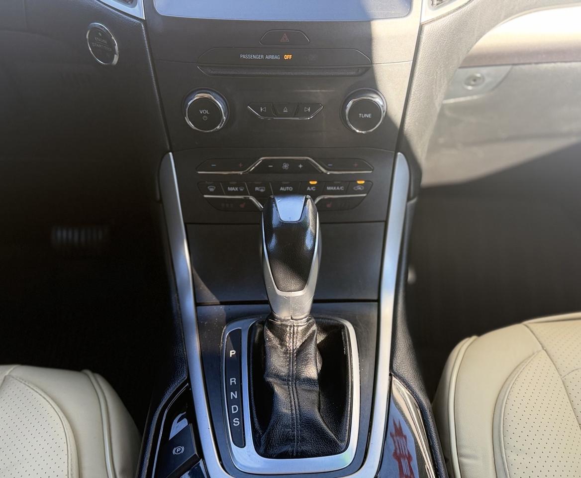2015 Ford Edge SEL AWD - ONE OWNER - DEALER SERVICED! Photo