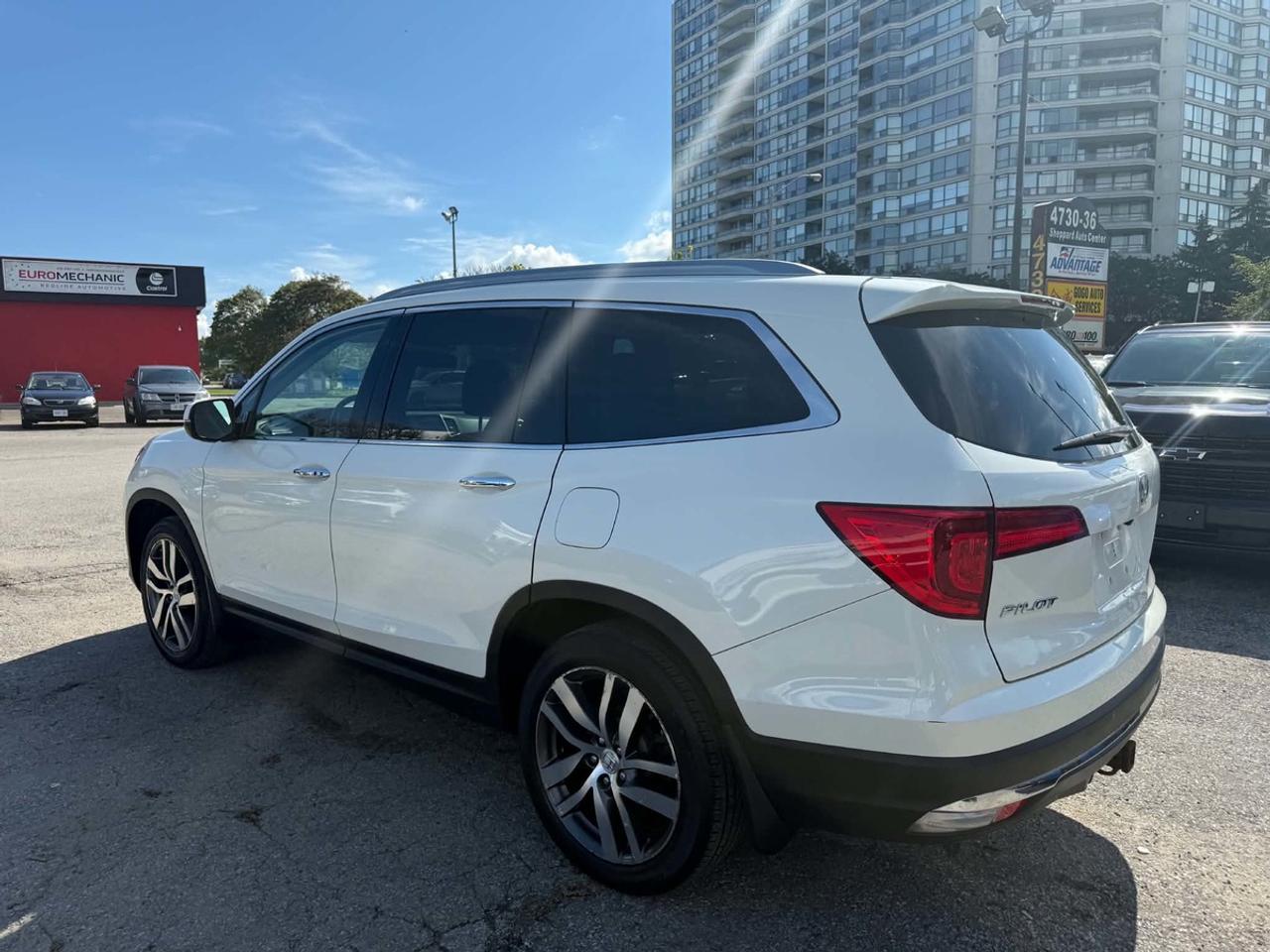 2017 Honda Pilot Touring Photo4