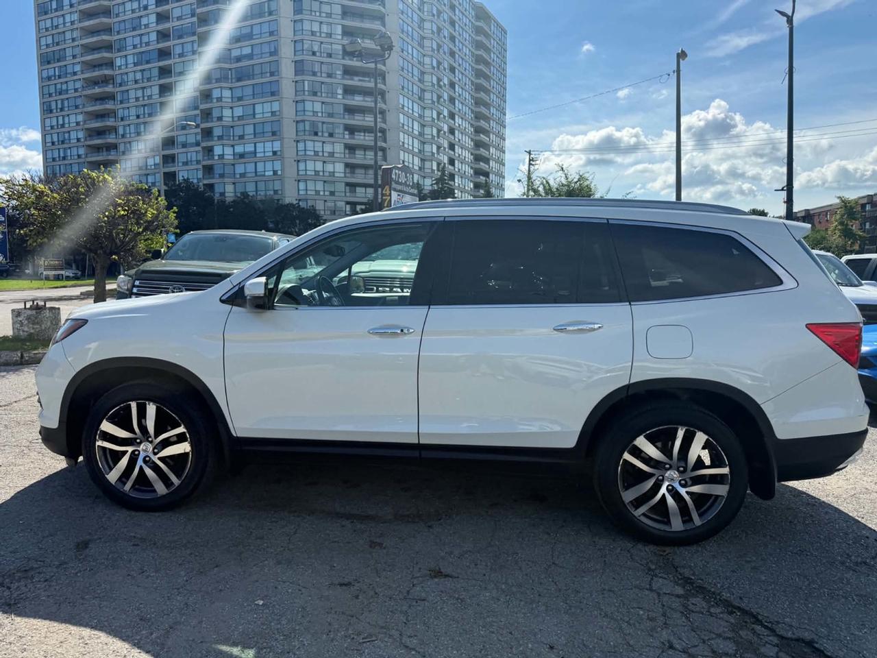 2017 Honda Pilot Touring Photo