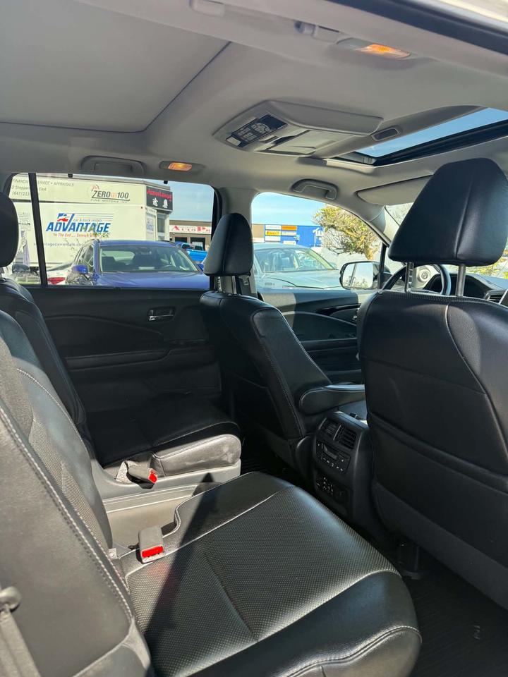 2017 Honda Pilot Touring Photo