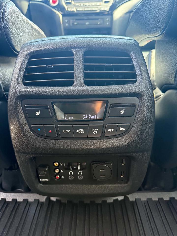 2017 Honda Pilot Touring Photo