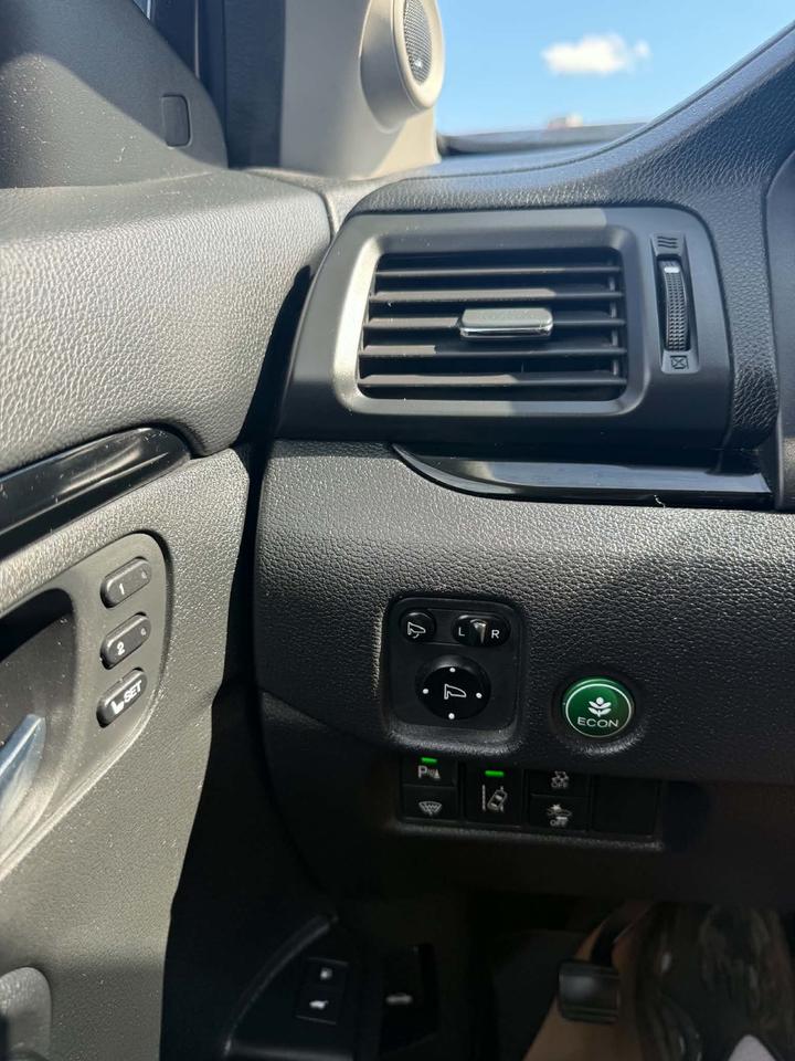 2017 Honda Pilot Touring Photo
