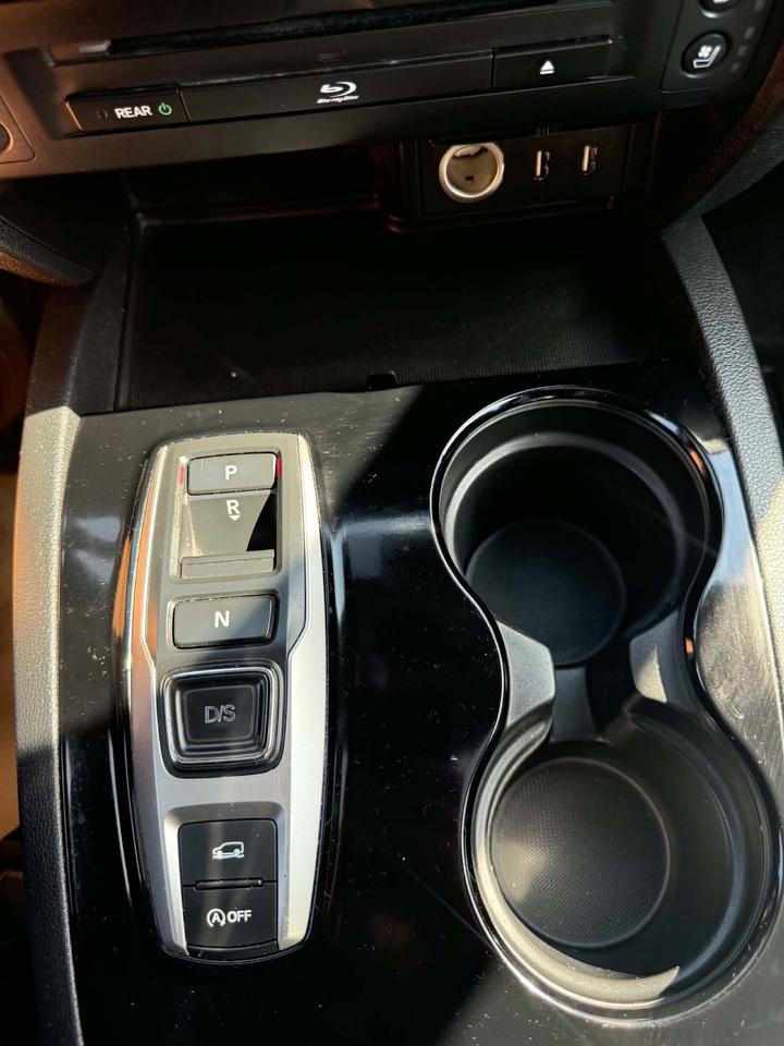 2017 Honda Pilot Touring Photo