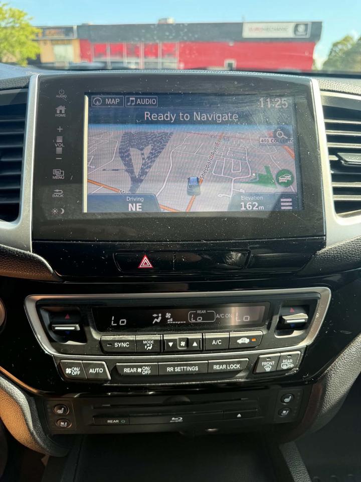 2017 Honda Pilot Touring Photo