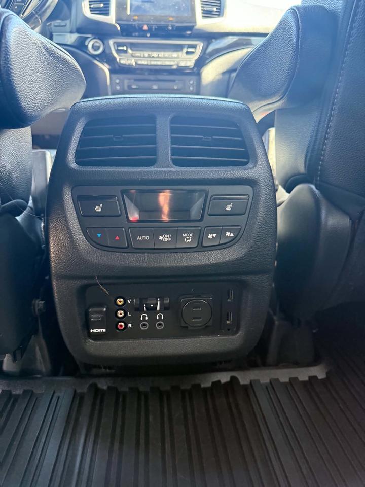 2017 Honda Pilot Touring Photo