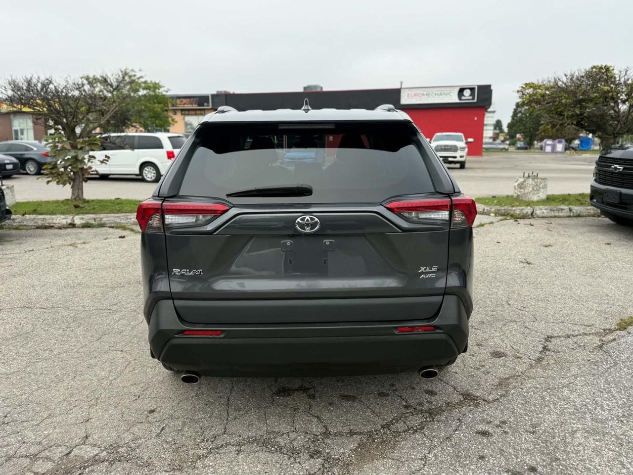 2020 Toyota RAV4 XLE Photo