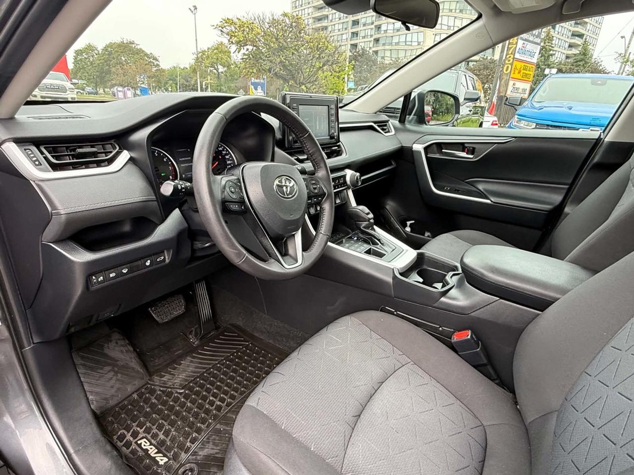 2020 Toyota RAV4 XLE Photo