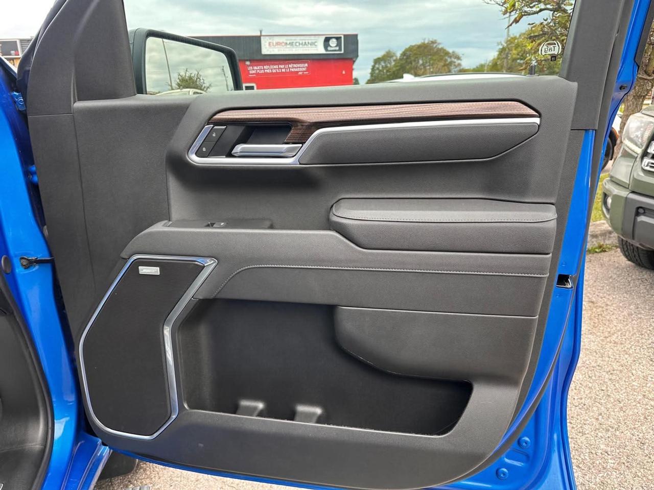 2025 Chevrolet Silverado 1500 RST Photo
